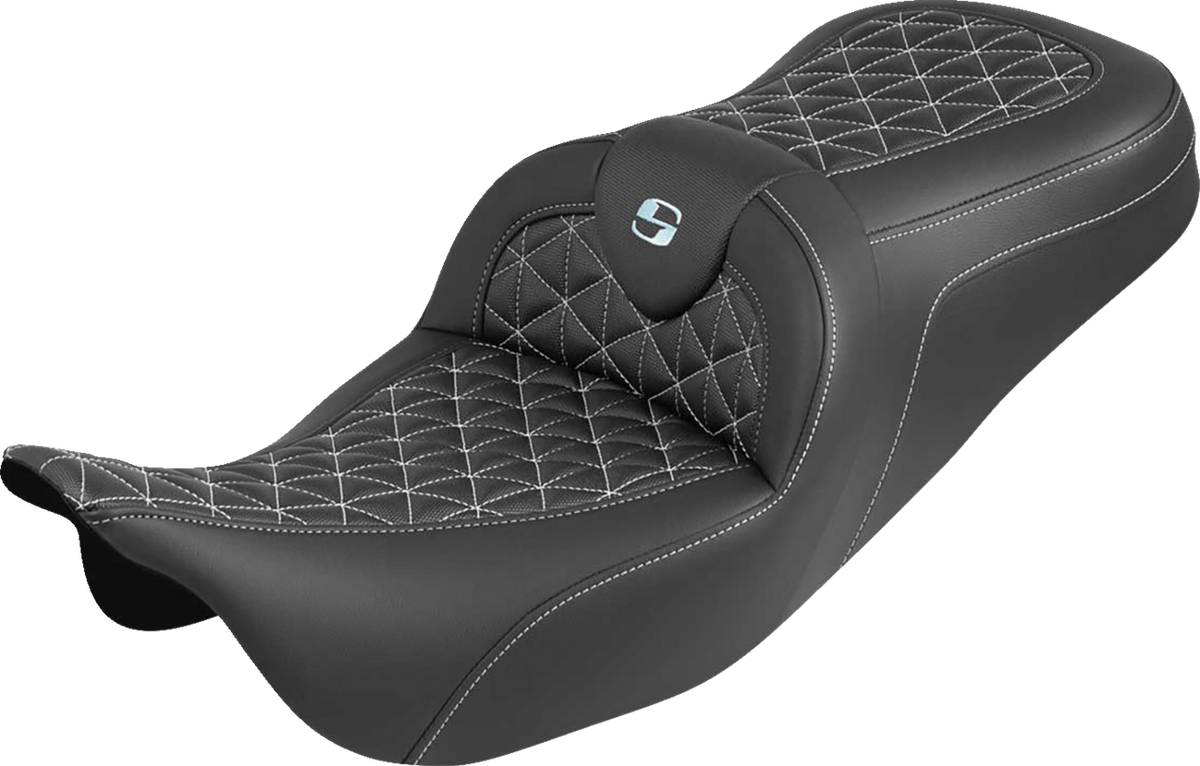 RoadSofa™ Tri Gripper Seat - Standard Reach - Silver Stitch - w/o Backrest - FLH/FLT '08-'25