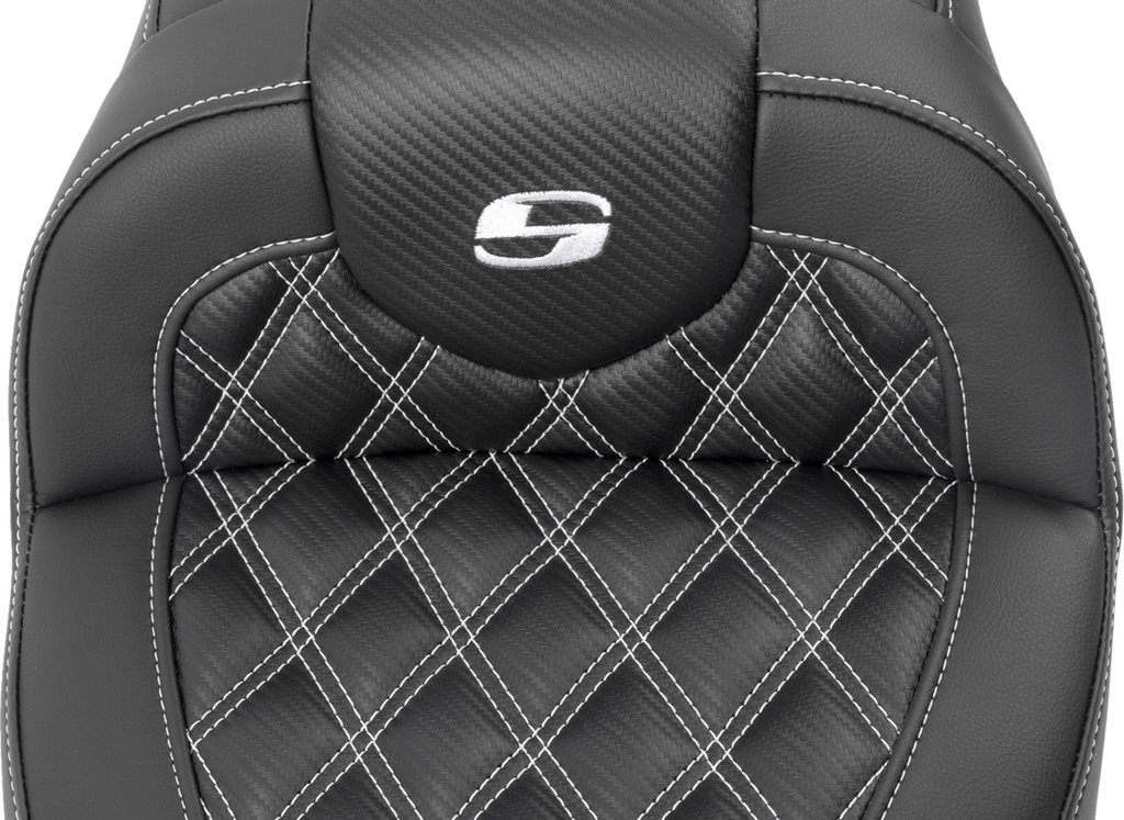RoadSofa™ Seat - with Backrest - Carbon Fiber - Lattice Stitch - White Stitch - FLTR/FLHX '23-'24