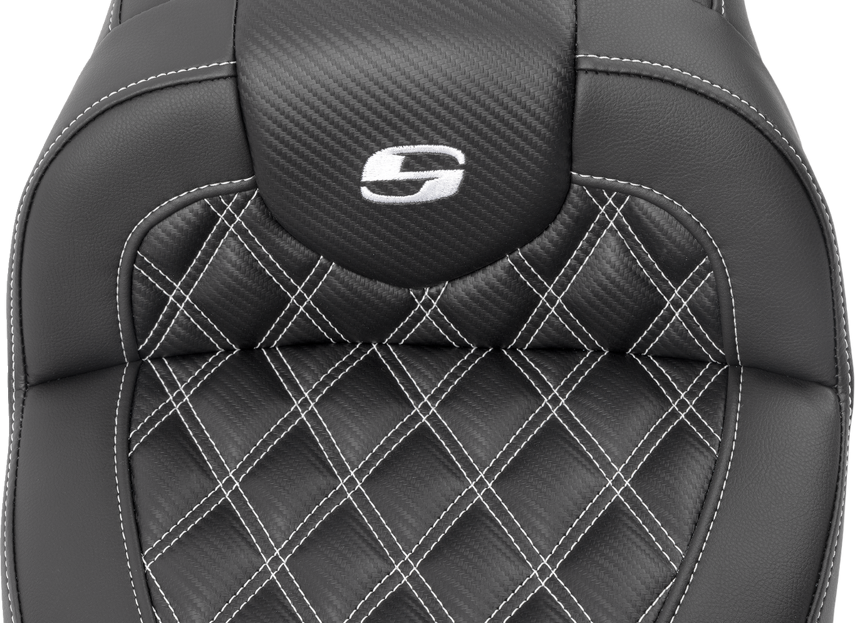 RoadSofa™ Seat - with Backrest - Carbon Fiber - Lattice Stitch - White Stitch - FLTR/FLHX '23-'24