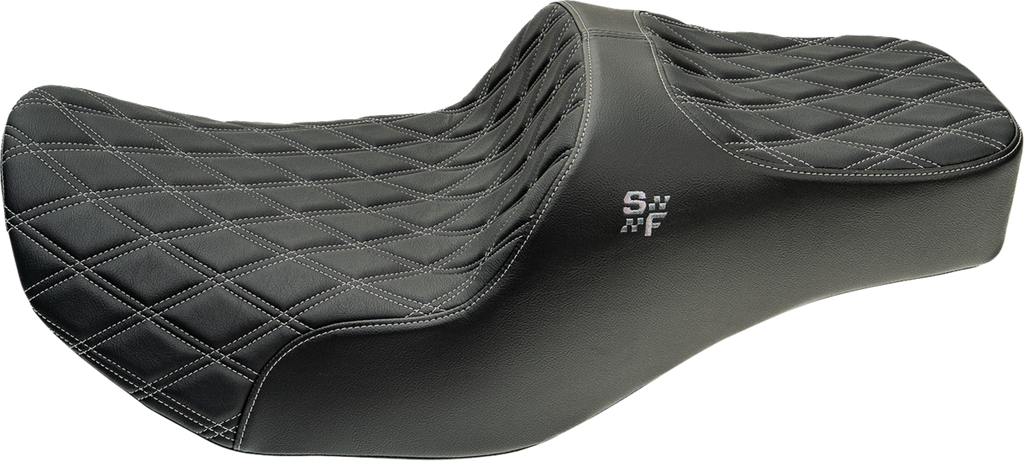 Chariot Seat - Silver Double Diamond Stitch - Silver Logo - FLH/FLT '23.5-'26