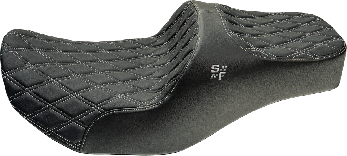 Chariot Seat - Silver Double Diamond Stitch - Silver Logo - FLH/FLT '09-'23.5