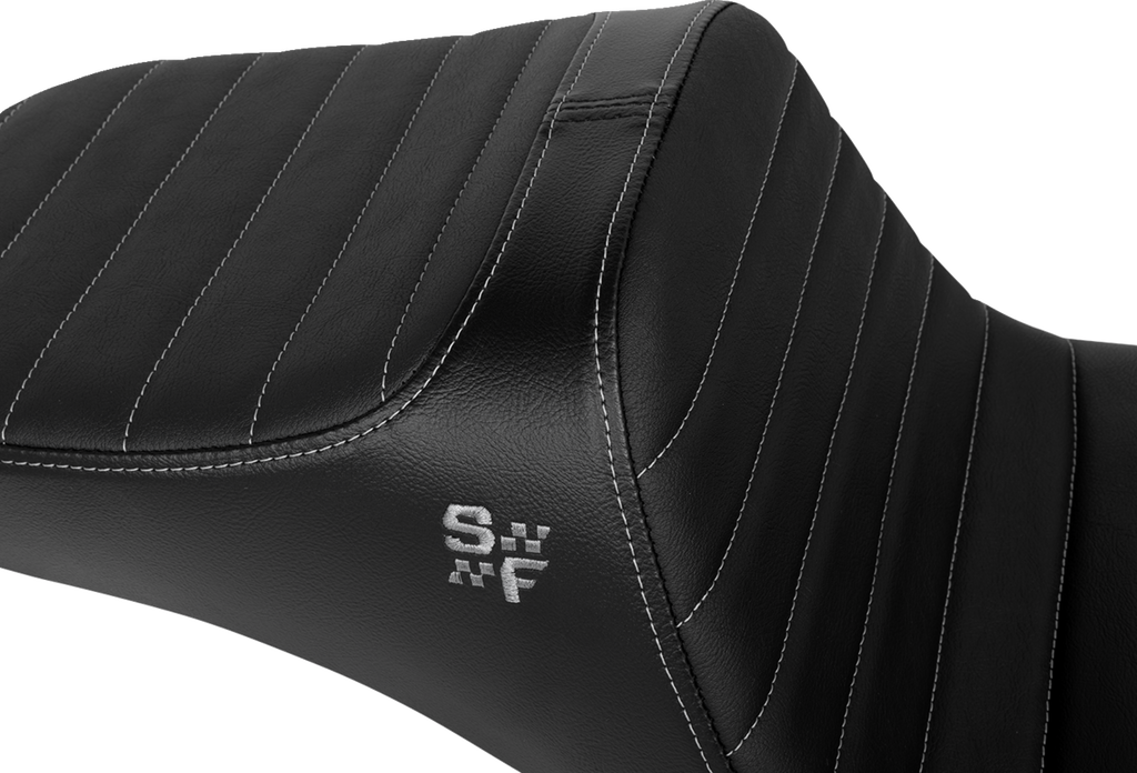 Chariot Seat - Black Classic Stitch - Silver Logo - FLSB '18-'21/FXLR '18-'26