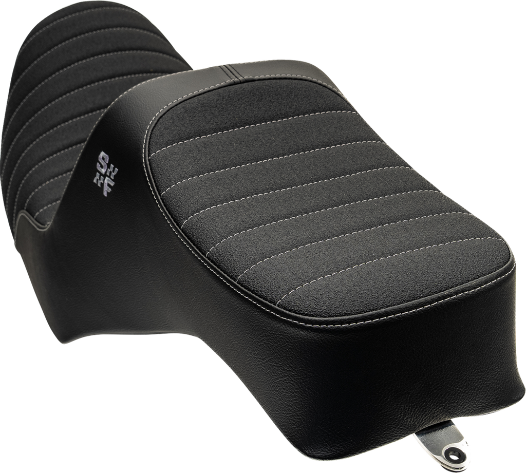 High Noon Seat - Vinyl - Silver Classic Stitch - FXR '82-'00