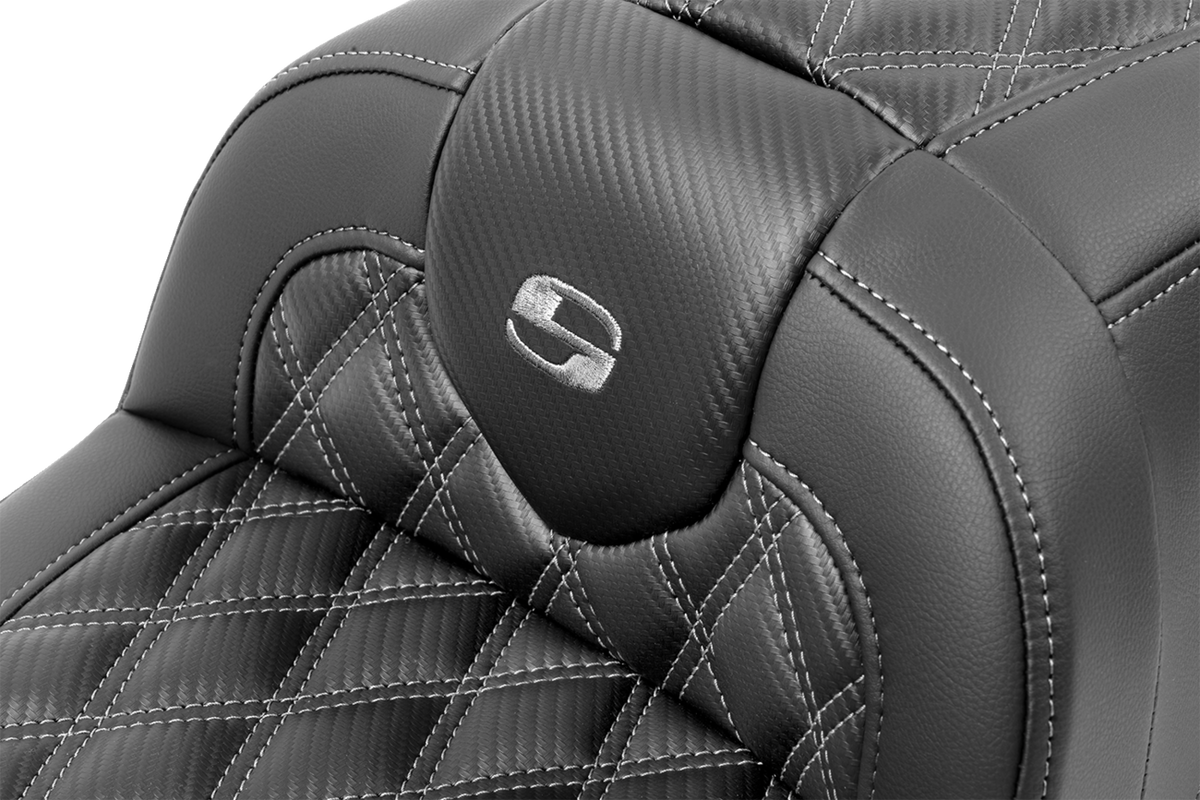 RoadSofa™ Seat - with Backrest - Carbon Fiber - Lattice Stitch - Gray Stitch - FLTR/FLHX '23-'24