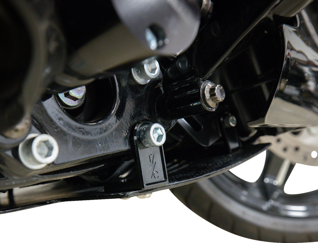 Skid Plate - Carbon Fiber/Gloss - With Black Brackets - FLHX/FLTRX